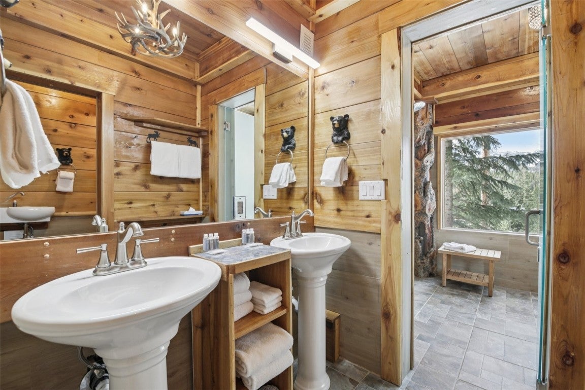 Breckenridge, Colorado, 80424, United States, 5 Bedrooms Bedrooms, ,6 BathroomsBathrooms,Residential,Active,2007248