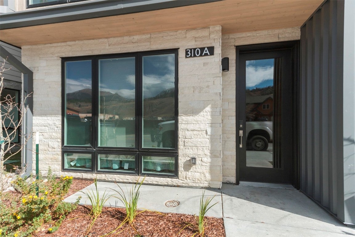 Silverthorne, Colorado, 80498, United States, 3 Bedrooms Bedrooms, ,4 BathroomsBathrooms,Residential,Active,1920266