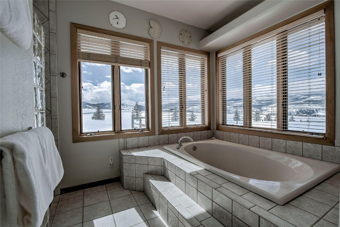 Silverthorne, Colorado, 80498, United States, 4 Bedrooms Bedrooms, ,3 BathroomsBathrooms,Residential,Active,1734933