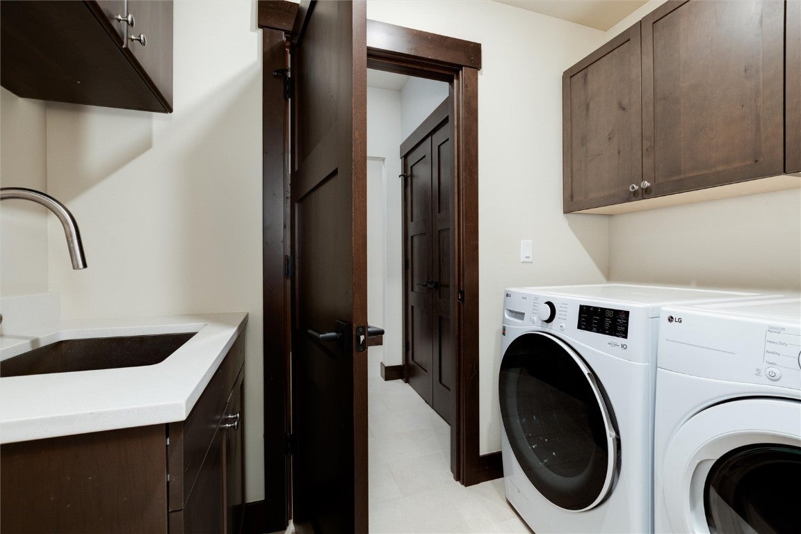 Silverthorne, Colorado, 80498, United States, 3 Bedrooms Bedrooms, ,3 BathroomsBathrooms,Residential,Active,1810374