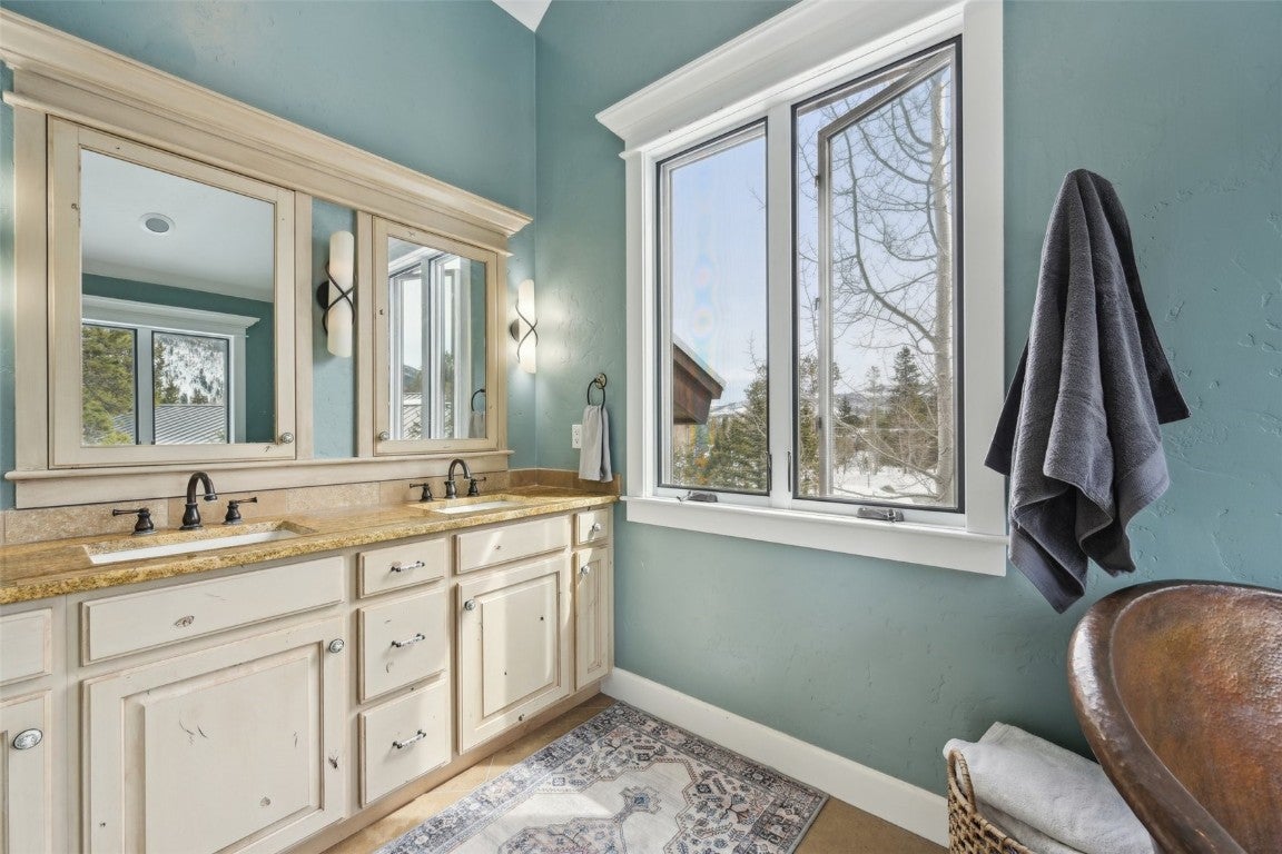 Frisco, Colorado, 80443, United States, 3 Bedrooms Bedrooms, ,5 BathroomsBathrooms,Residential,Active,1769391