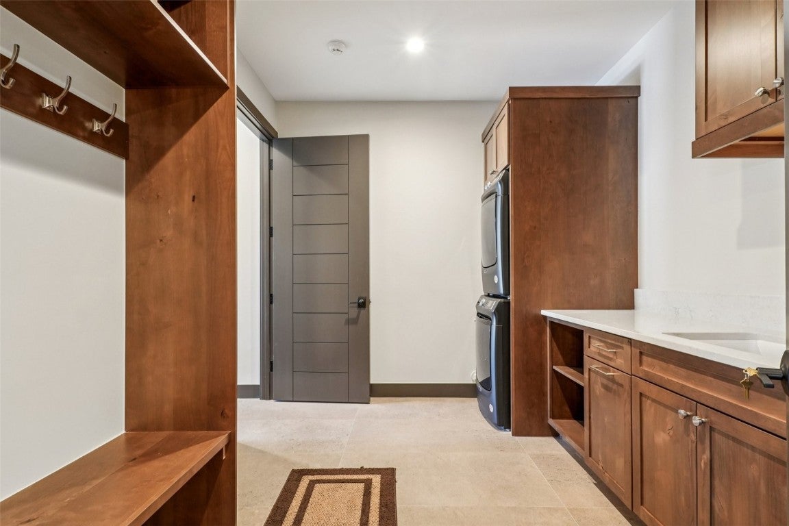 Silverthorne, Colorado, 80498, United States, 5 Bedrooms Bedrooms, ,6 BathroomsBathrooms,Residential,Active,2012660