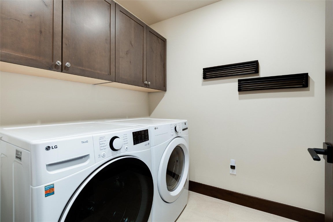 Silverthorne, Colorado, 80498, United States, 3 Bedrooms Bedrooms, ,3 BathroomsBathrooms,Residential,Active,1810374