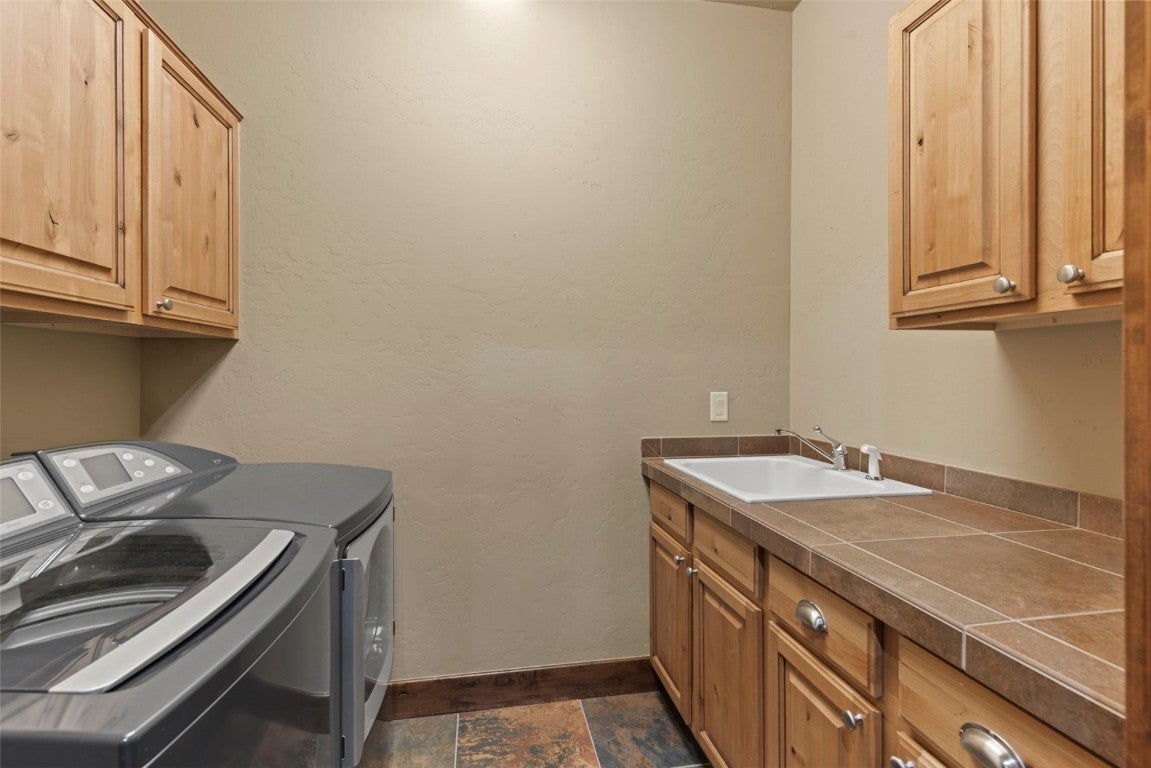 Silverthorne, Colorado, 80498, United States, 4 Bedrooms Bedrooms, ,4 BathroomsBathrooms,Residential,Active,1798243