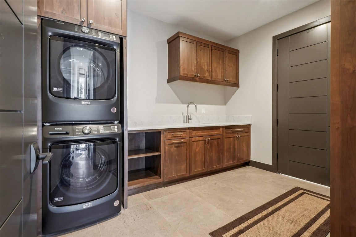 Silverthorne, Colorado, 80498, United States, 5 Bedrooms Bedrooms, ,6 BathroomsBathrooms,Residential,Active,2012660