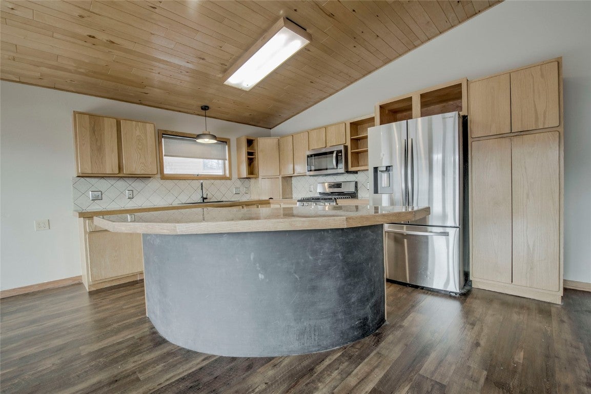 Silverthorne, Colorado, 80498, United States, 5 Bedrooms Bedrooms, ,4 BathroomsBathrooms,Residential,Active,2002610