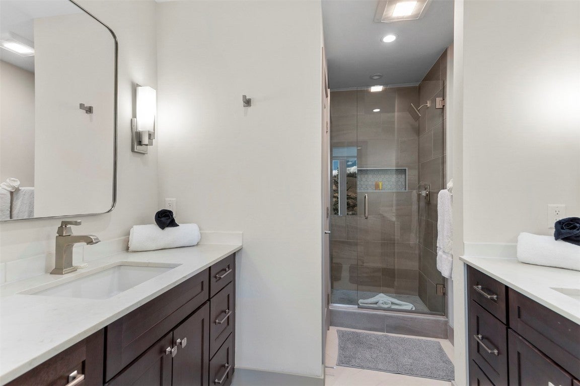 Silverthorne, Colorado, 80498, United States, 3 Bedrooms Bedrooms, ,4 BathroomsBathrooms,Residential,Active,1920266