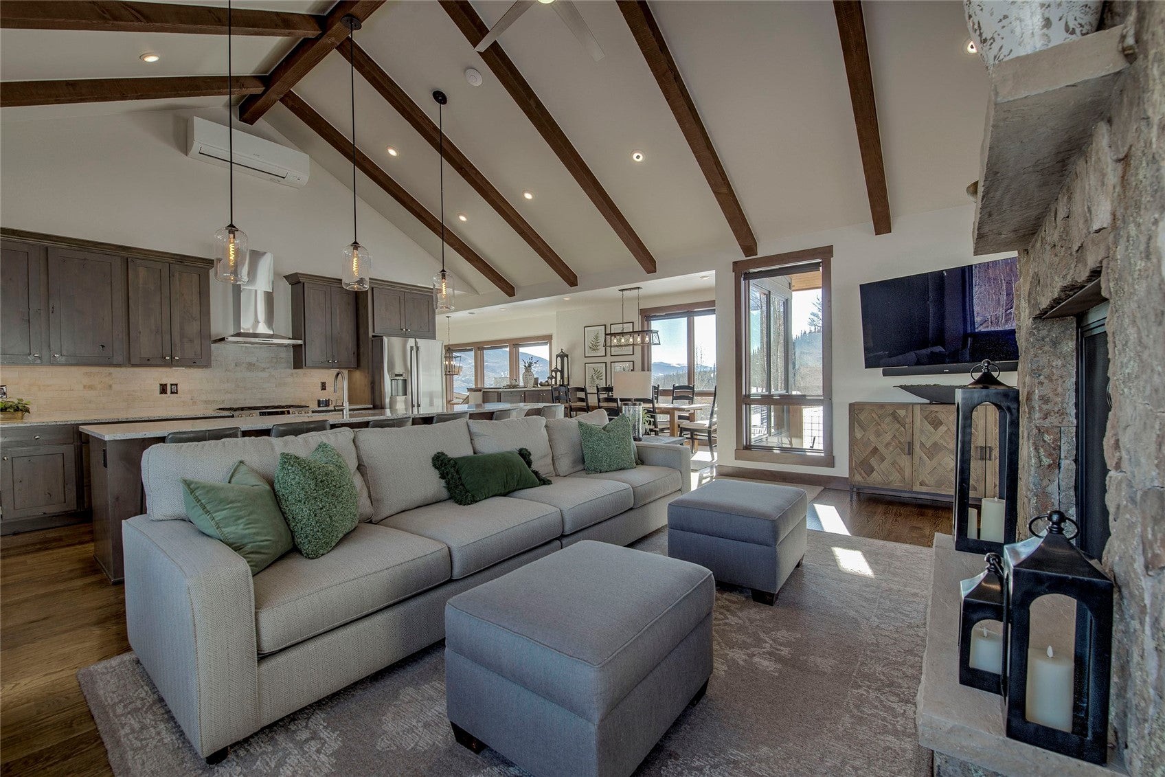 Silverthorne, Colorado, 80498, United States, 4 Bedrooms Bedrooms, ,3 BathroomsBathrooms,Residential,Active,2013164