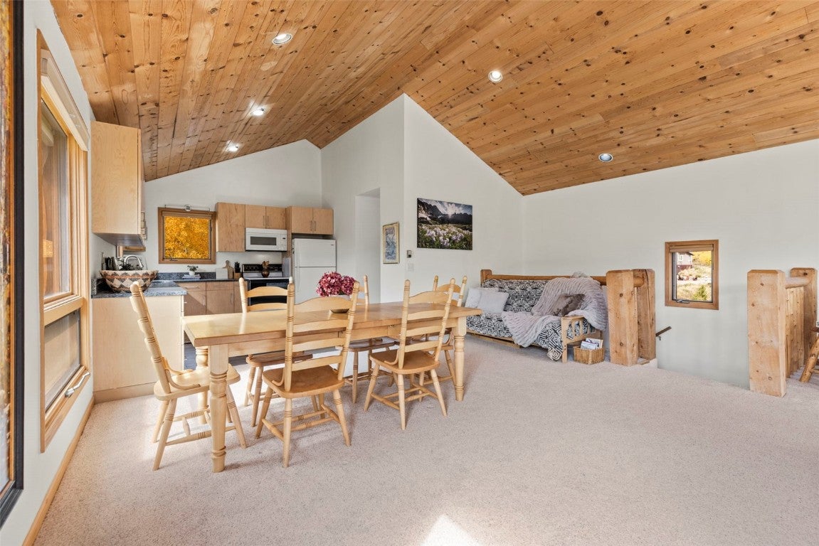 Silverthorne, Colorado, 80498, United States, 3 Bedrooms Bedrooms, ,3 BathroomsBathrooms,Residential,Active,1952609