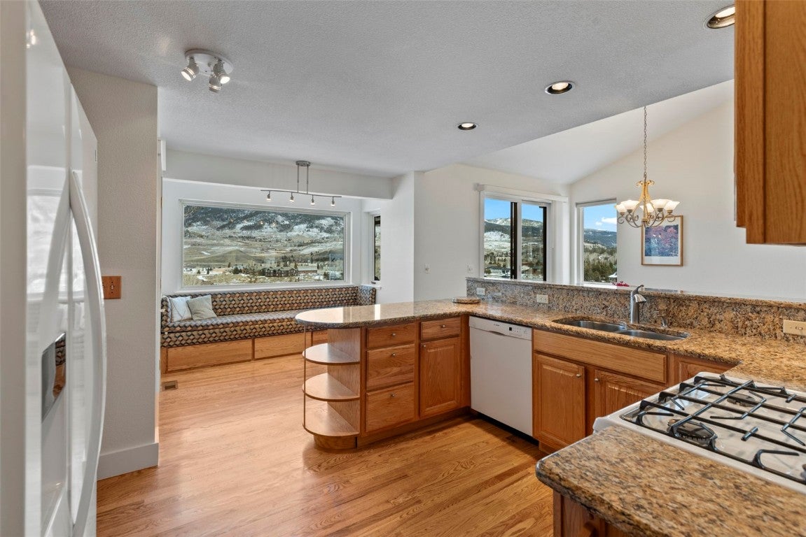 Dillon, Colorado, 80435, United States, 4 Bedrooms Bedrooms, ,4 BathroomsBathrooms,Residential,Active,2007282