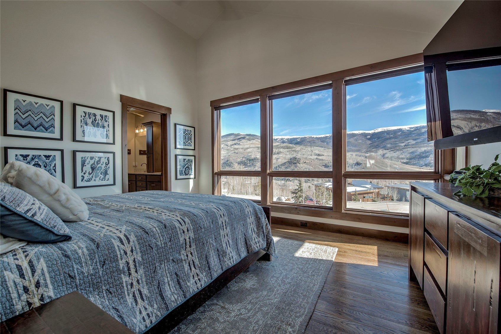 Silverthorne, Colorado, 80498, United States, 4 Bedrooms Bedrooms, ,3 BathroomsBathrooms,Residential,Active,2013164