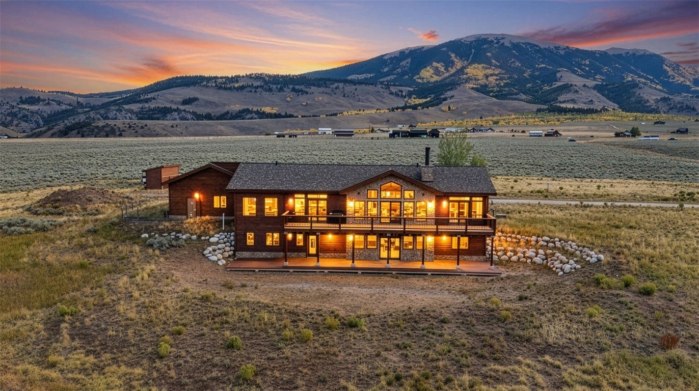 Silverthorne, Colorado, 80498, United States, 6 Bedrooms Bedrooms, ,4 BathroomsBathrooms,Residential,Active,1952508