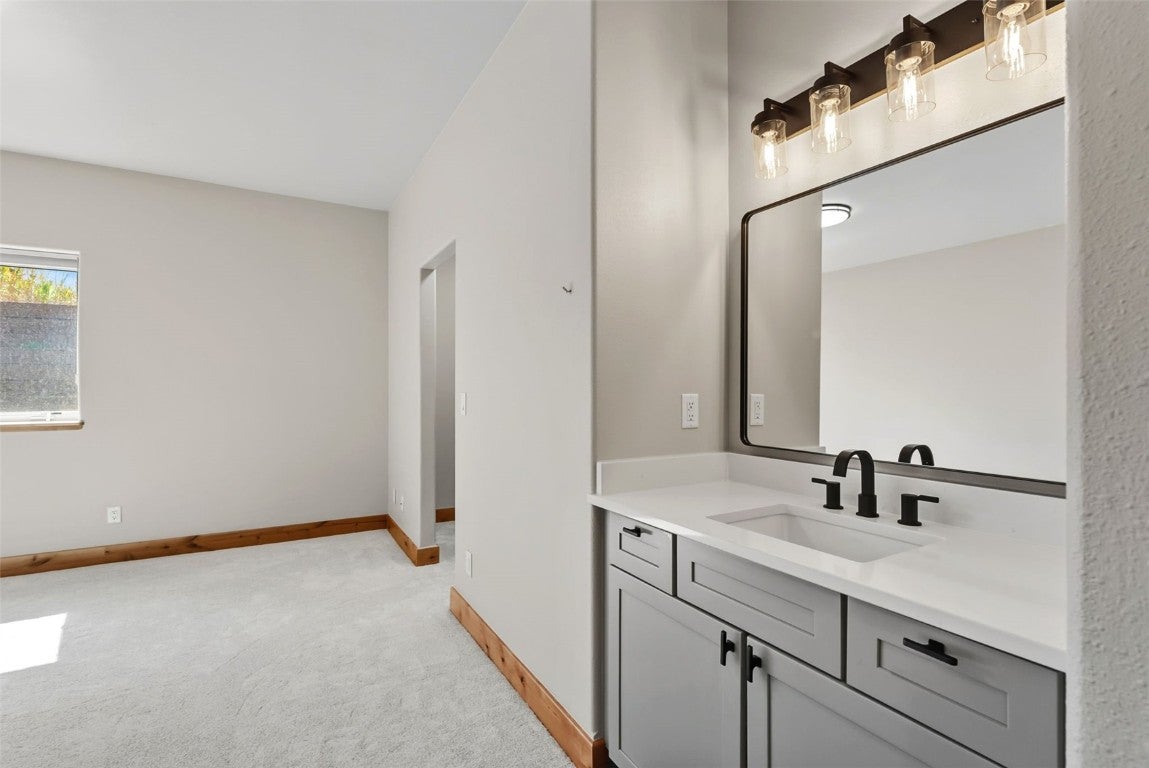 Silverthorne, Colorado, 80498, United States, 6 Bedrooms Bedrooms, ,4 BathroomsBathrooms,Residential,Active,1952508