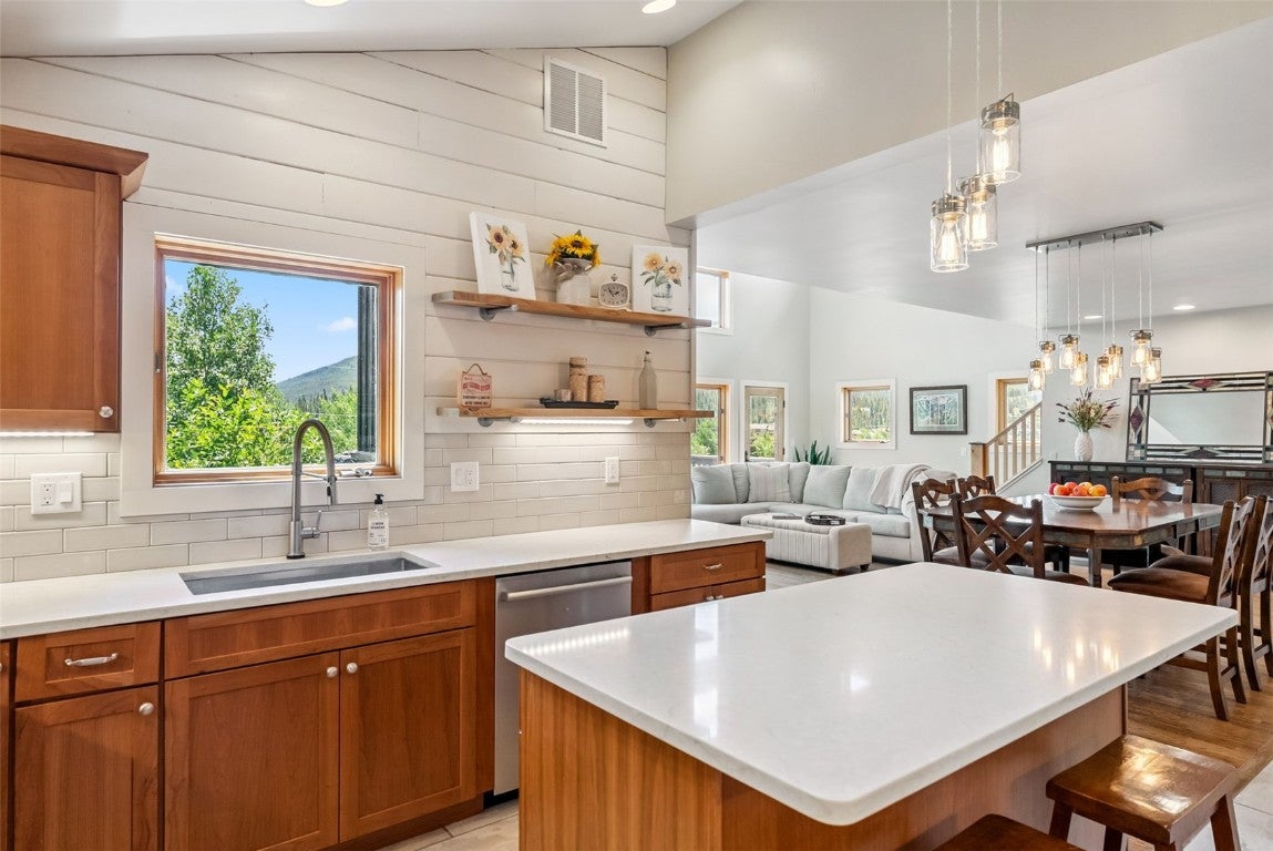 Dillon, Colorado, 80435, United States, 4 Bedrooms Bedrooms, ,3 BathroomsBathrooms,Residential,Active,1886797