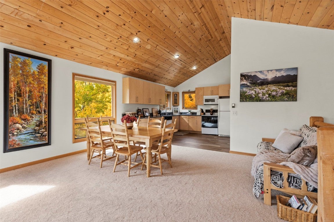 Silverthorne, Colorado, 80498, United States, 3 Bedrooms Bedrooms, ,3 BathroomsBathrooms,Residential,Active,1952609