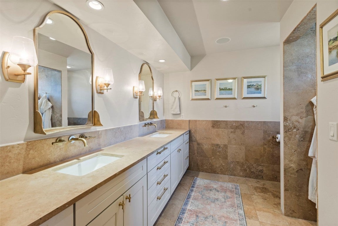 Dillon, Colorado, 80435, United States, 4 Bedrooms Bedrooms, ,5 BathroomsBathrooms,Residential,Active,1825073