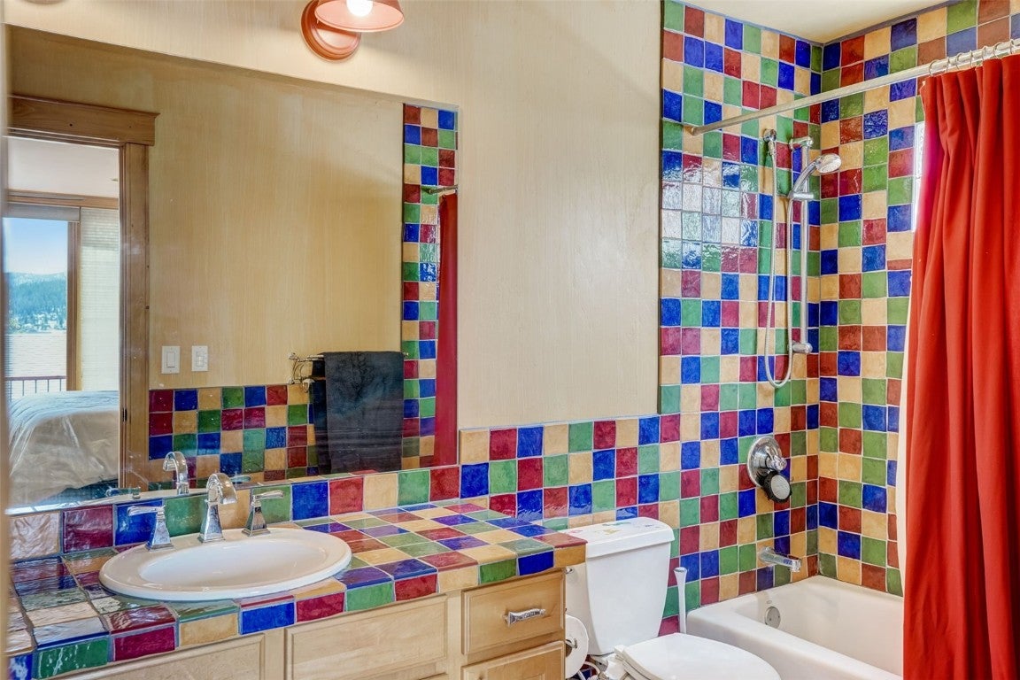 Dillon, Colorado, 80435, United States, 6 Bedrooms Bedrooms, ,6 BathroomsBathrooms,Residential,Active,2007105