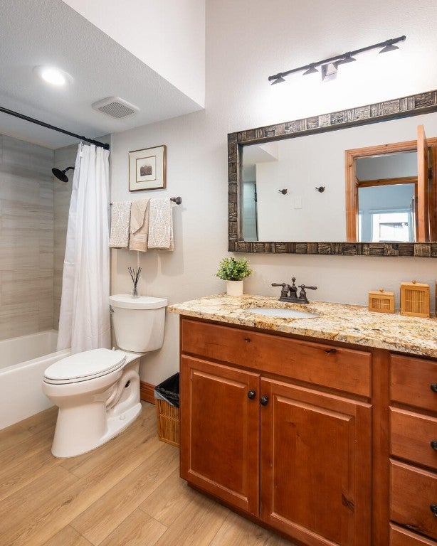 Dillon, Colorado, 80435, United States, 2 Bedrooms Bedrooms, ,2 BathroomsBathrooms,Residential,Active,1992223