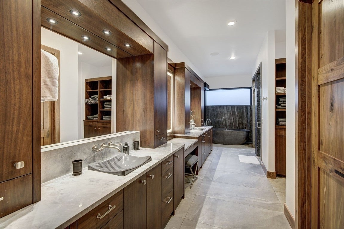Silverthorne, Colorado, 80498, United States, ,7 BathroomsBathrooms,Residential,Active,1756445