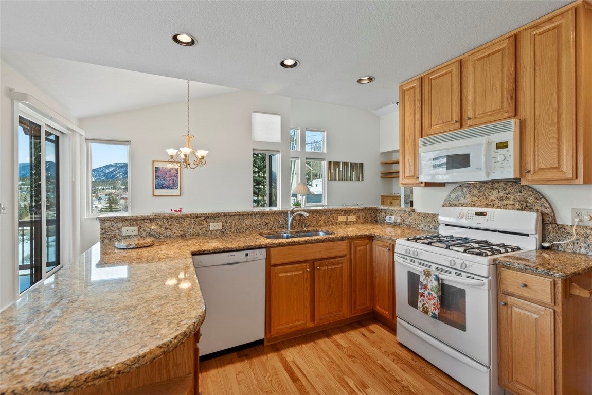 Dillon, Colorado, 80435, United States, 4 Bedrooms Bedrooms, ,4 BathroomsBathrooms,Residential,Active,2007282