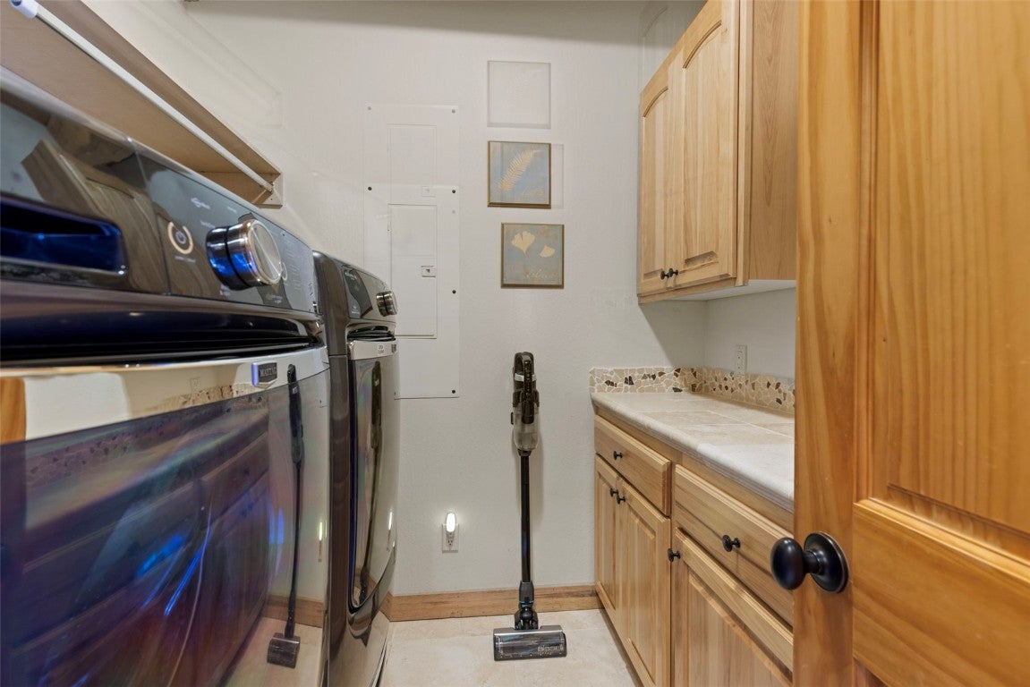 Silverthorne, Colorado, 80498, United States, 6 Bedrooms Bedrooms, ,6 BathroomsBathrooms,Residential,Active,1702665