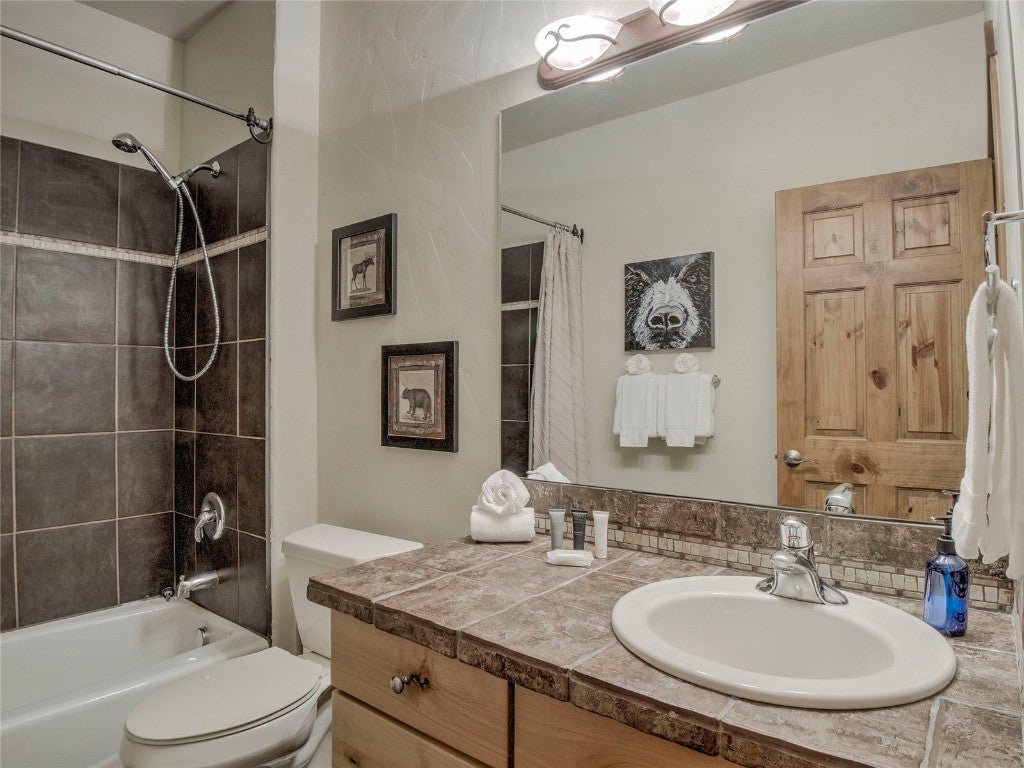 Silverthorne, Colorado, 80498, United States, 5 Bedrooms Bedrooms, ,4 BathroomsBathrooms,Residential,Active,1969634