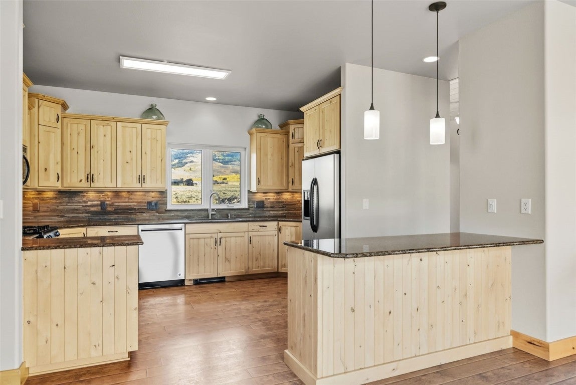 Silverthorne, Colorado, 80498, United States, 6 Bedrooms Bedrooms, ,4 BathroomsBathrooms,Residential,Active,1952508