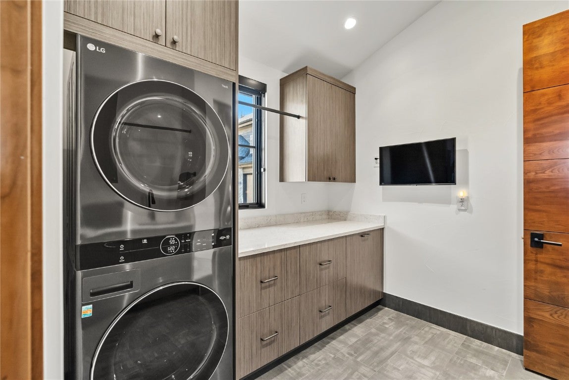 Silverthorne, Colorado, 80498, United States, 5 Bedrooms Bedrooms, ,7 BathroomsBathrooms,Residential,Active,1965822