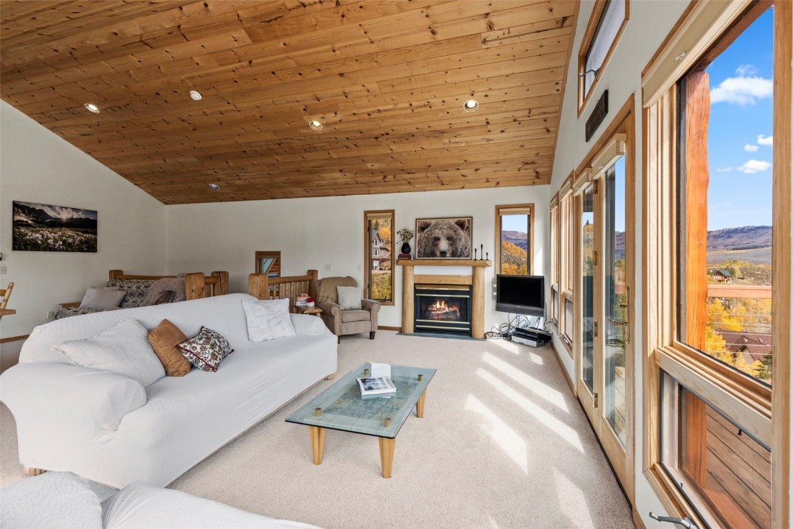 Silverthorne, Colorado, 80498, United States, 3 Bedrooms Bedrooms, ,3 BathroomsBathrooms,Residential,Active,1952609