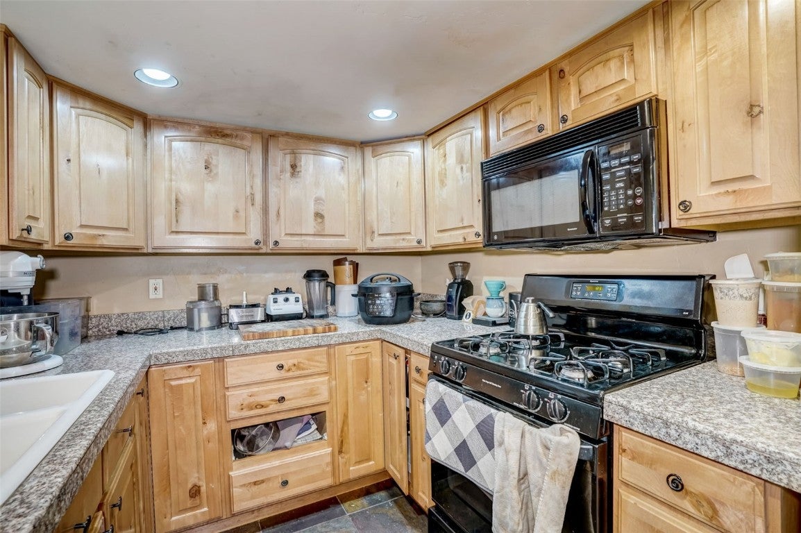 Dillon, Colorado, 80435, United States, 6 Bedrooms Bedrooms, ,6 BathroomsBathrooms,Residential,Active,2007105