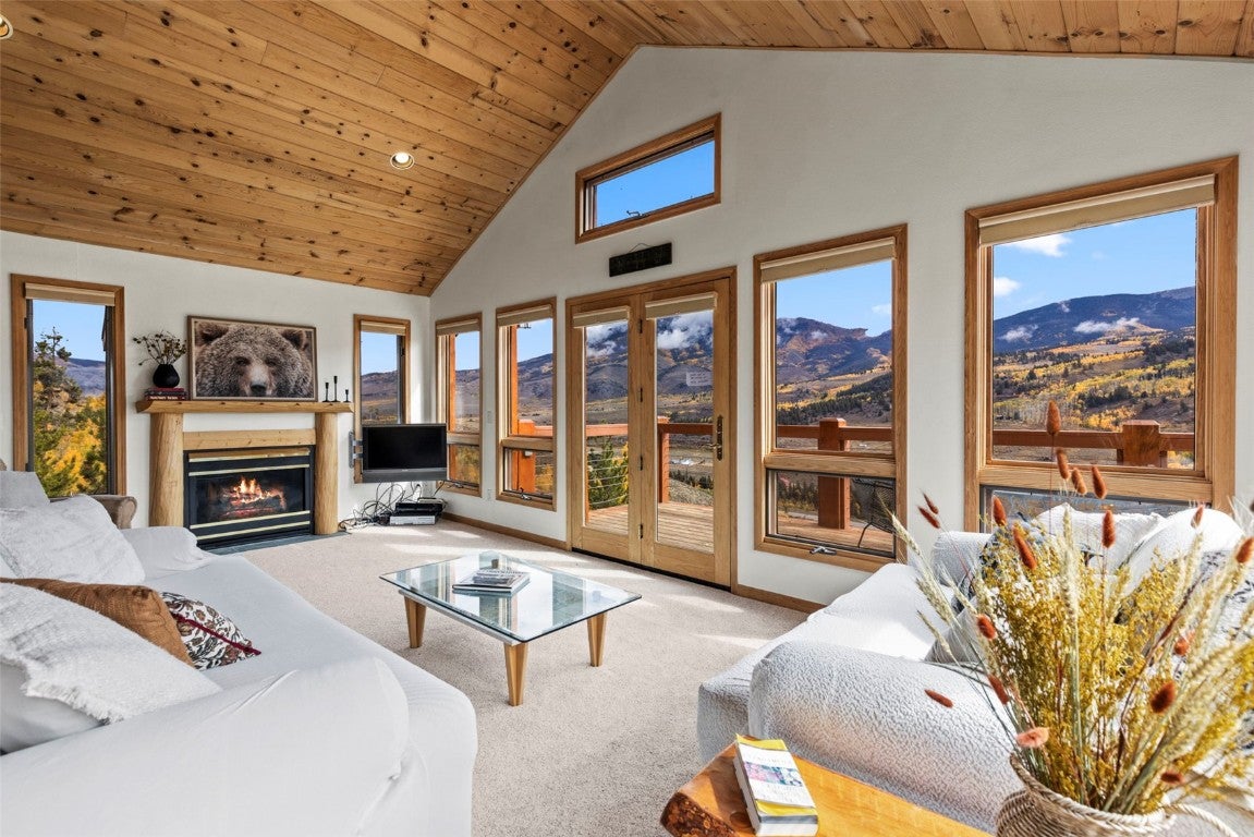 Silverthorne, Colorado, 80498, United States, 3 Bedrooms Bedrooms, ,3 BathroomsBathrooms,Residential,Active,1952609