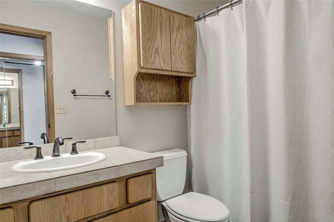 Silverthorne, Colorado, 80498, United States, 5 Bedrooms Bedrooms, ,4 BathroomsBathrooms,Residential,Active,2002610