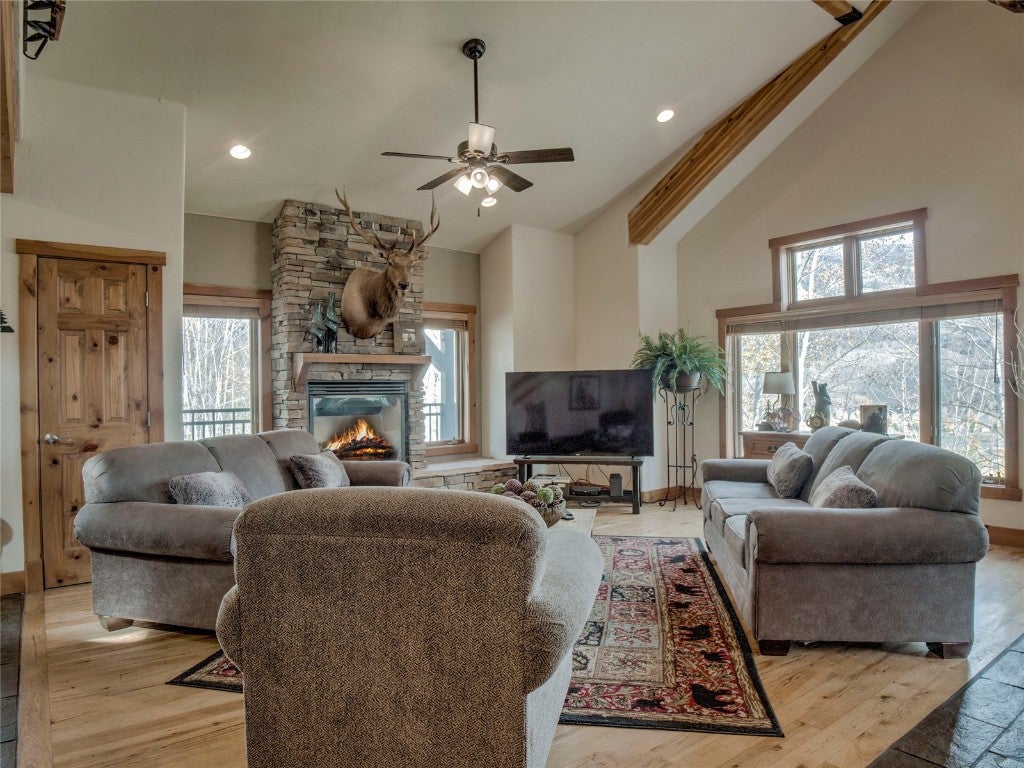 Silverthorne, Colorado, 80498, United States, 5 Bedrooms Bedrooms, ,4 BathroomsBathrooms,Residential,Active,1969634