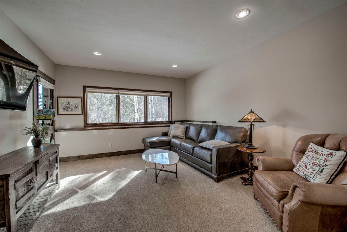 Silverthorne, Colorado, 80498, United States, 3 Bedrooms Bedrooms, ,4 BathroomsBathrooms,Residential,Active,2012473