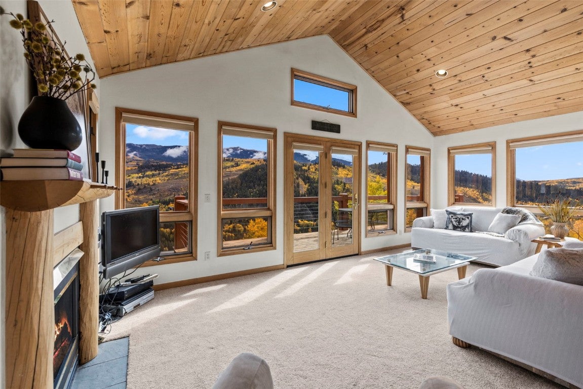 Silverthorne, Colorado, 80498, United States, 3 Bedrooms Bedrooms, ,3 BathroomsBathrooms,Residential,Active,1952609