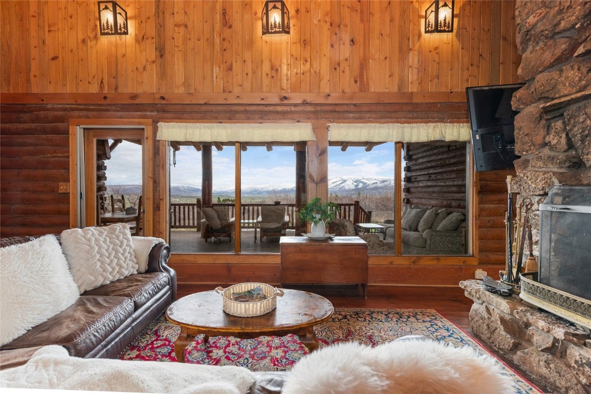 Steamboat Springs, Colorado, 80487, United States, 5 Bedrooms Bedrooms, ,4 BathroomsBathrooms,Residential,Active,1876872