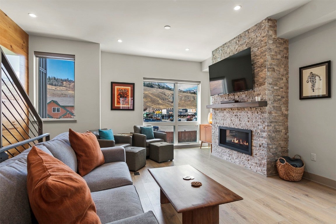 Silverthorne, Colorado, 80498, United States, 3 Bedrooms Bedrooms, ,4 BathroomsBathrooms,Residential,Active,1920266