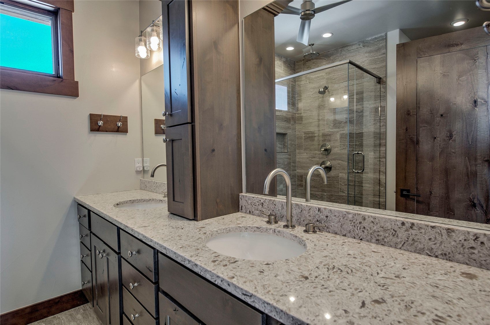 Silverthorne, Colorado, 80498, United States, 4 Bedrooms Bedrooms, ,3 BathroomsBathrooms,Residential,Active,2013164