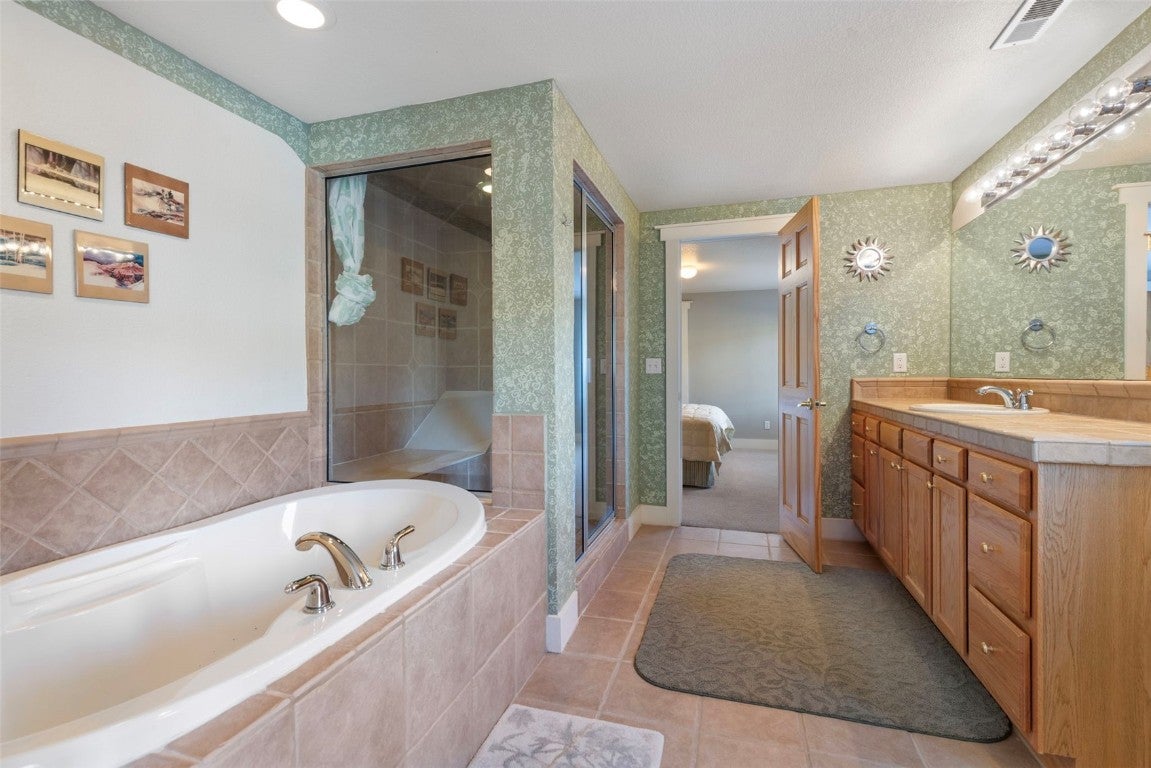 Dillon, Colorado, 80435, United States, 4 Bedrooms Bedrooms, ,4 BathroomsBathrooms,Residential,Active,2007282