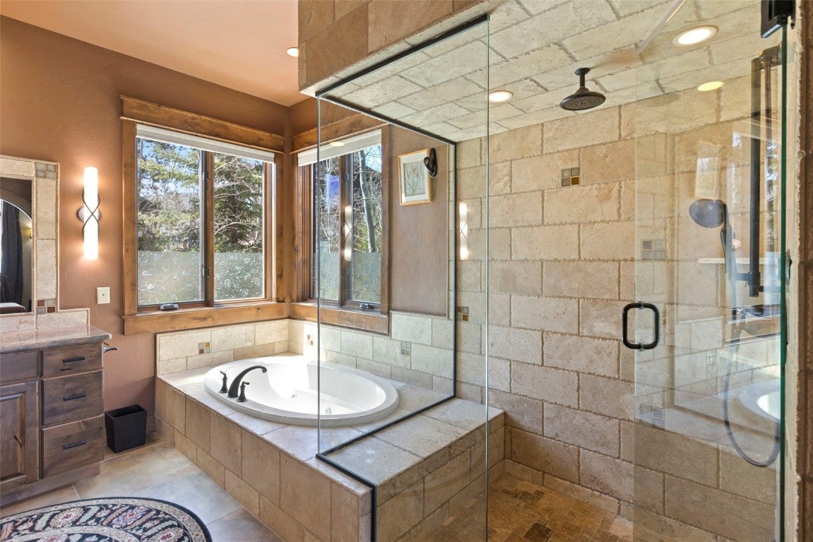 Silverthorne, Colorado, 80498, United States, 4 Bedrooms Bedrooms, ,4 BathroomsBathrooms,Residential,Active,1798243