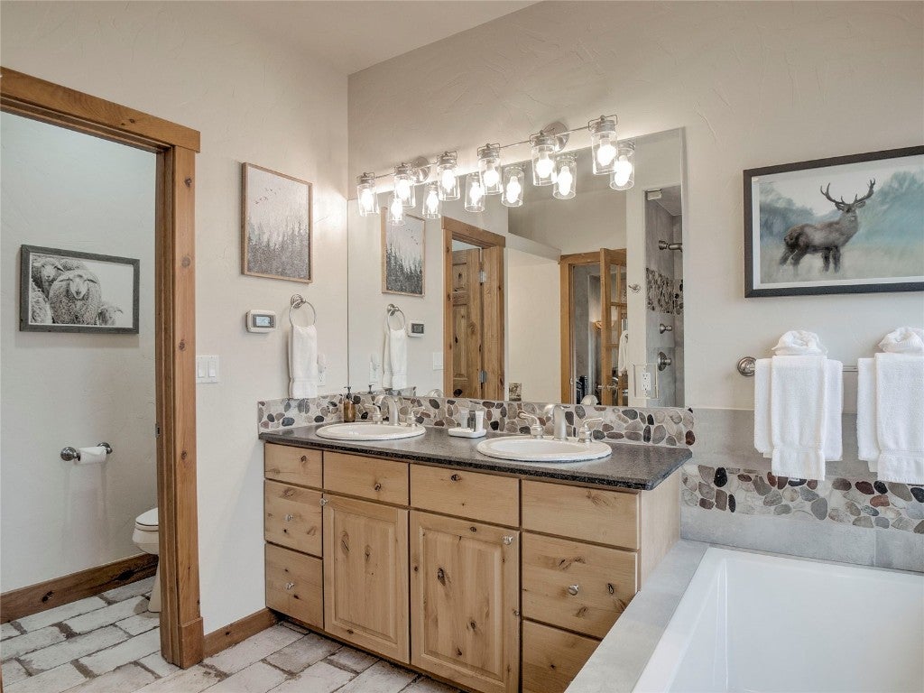 Silverthorne, Colorado, 80498, United States, 5 Bedrooms Bedrooms, ,4 BathroomsBathrooms,Residential,Active,1969634