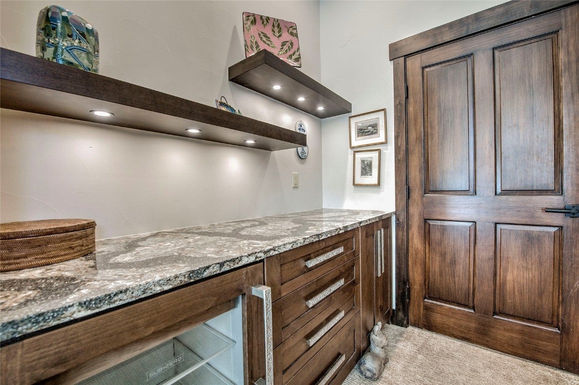 Silverthorne, Colorado, 80498, United States, 3 Bedrooms Bedrooms, ,4 BathroomsBathrooms,Residential,Active,2012473