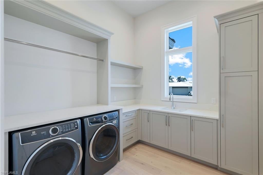 Marco Island, Florida, 34145, United States, 4 Bedrooms Bedrooms, ,5 BathroomsBathrooms,Residential,Active,1989790