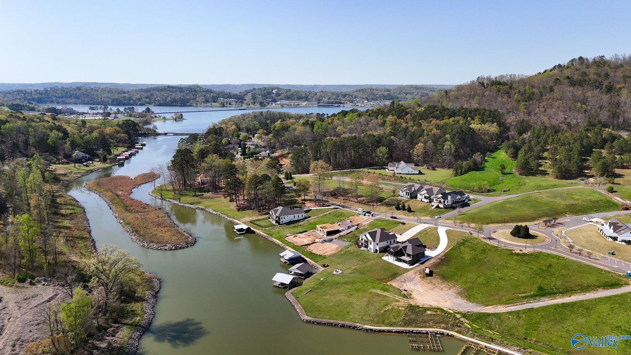 Guntersville, Alabama, 35976, United States, ,4 BathroomsBathrooms,Residential,Active,1702827