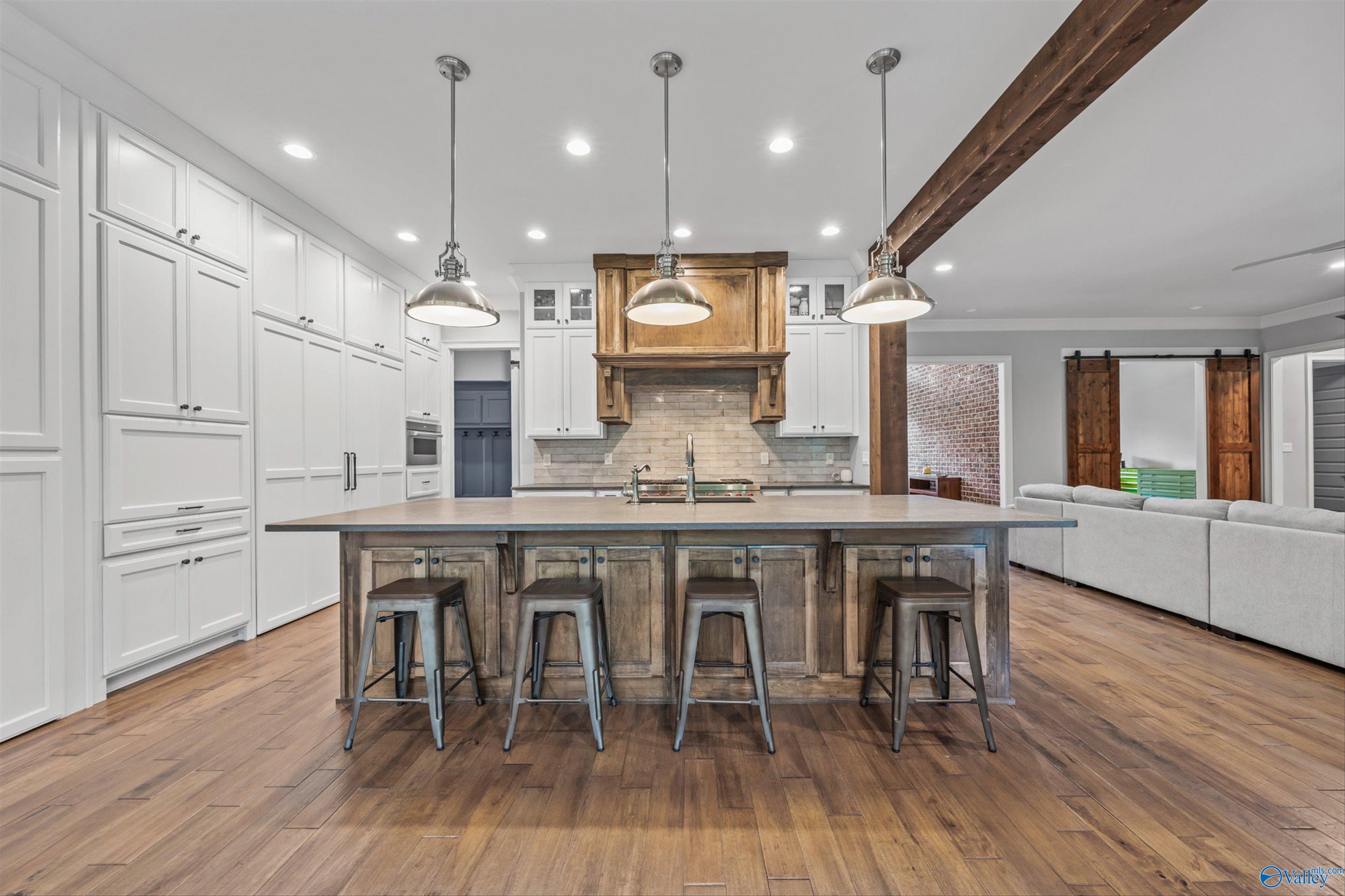 Gurley, Alabama, 35748, United States, 5 Bedrooms Bedrooms, ,7 BathroomsBathrooms,Residential,Active,1834465