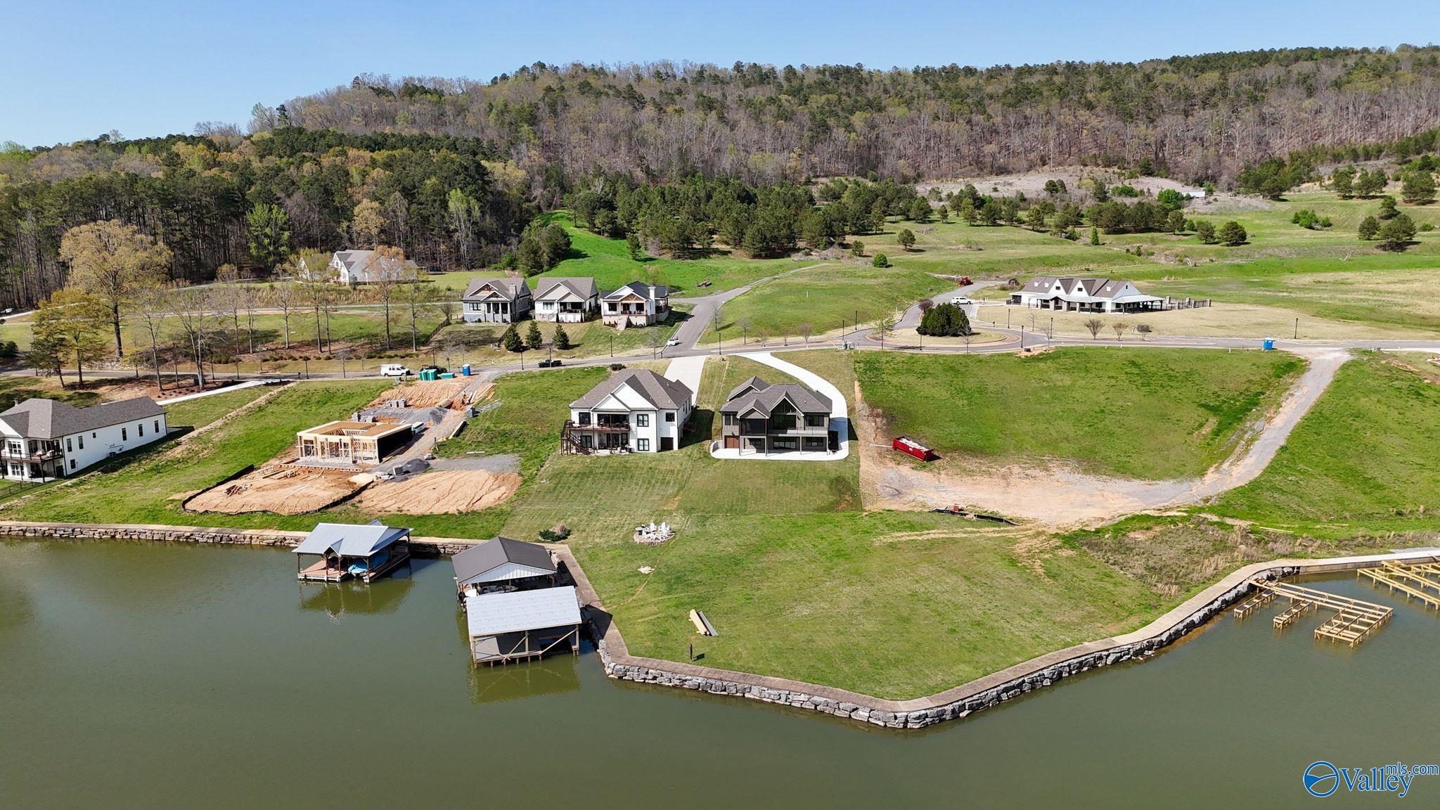 Guntersville, Alabama, 35976, United States, ,4 BathroomsBathrooms,Residential,Active,1702827