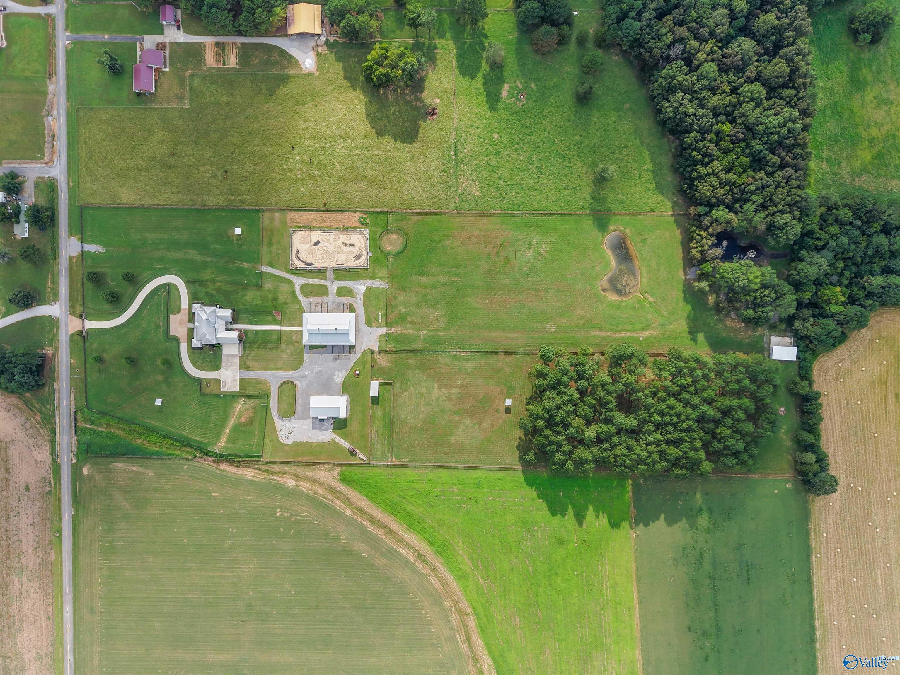 New Hope, Alabama, 35760, United States, 4 Bedrooms Bedrooms, ,5 BathroomsBathrooms,Residential,Active,1954007