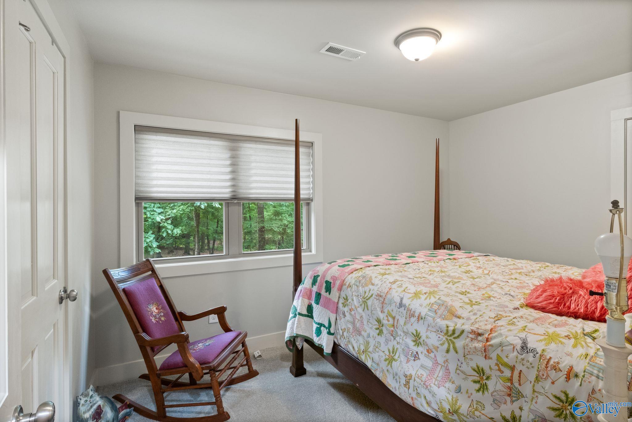 Guntersville, Alabama, 35976, United States, 5 Bedrooms Bedrooms, ,4 BathroomsBathrooms,Residential,Active,1880005