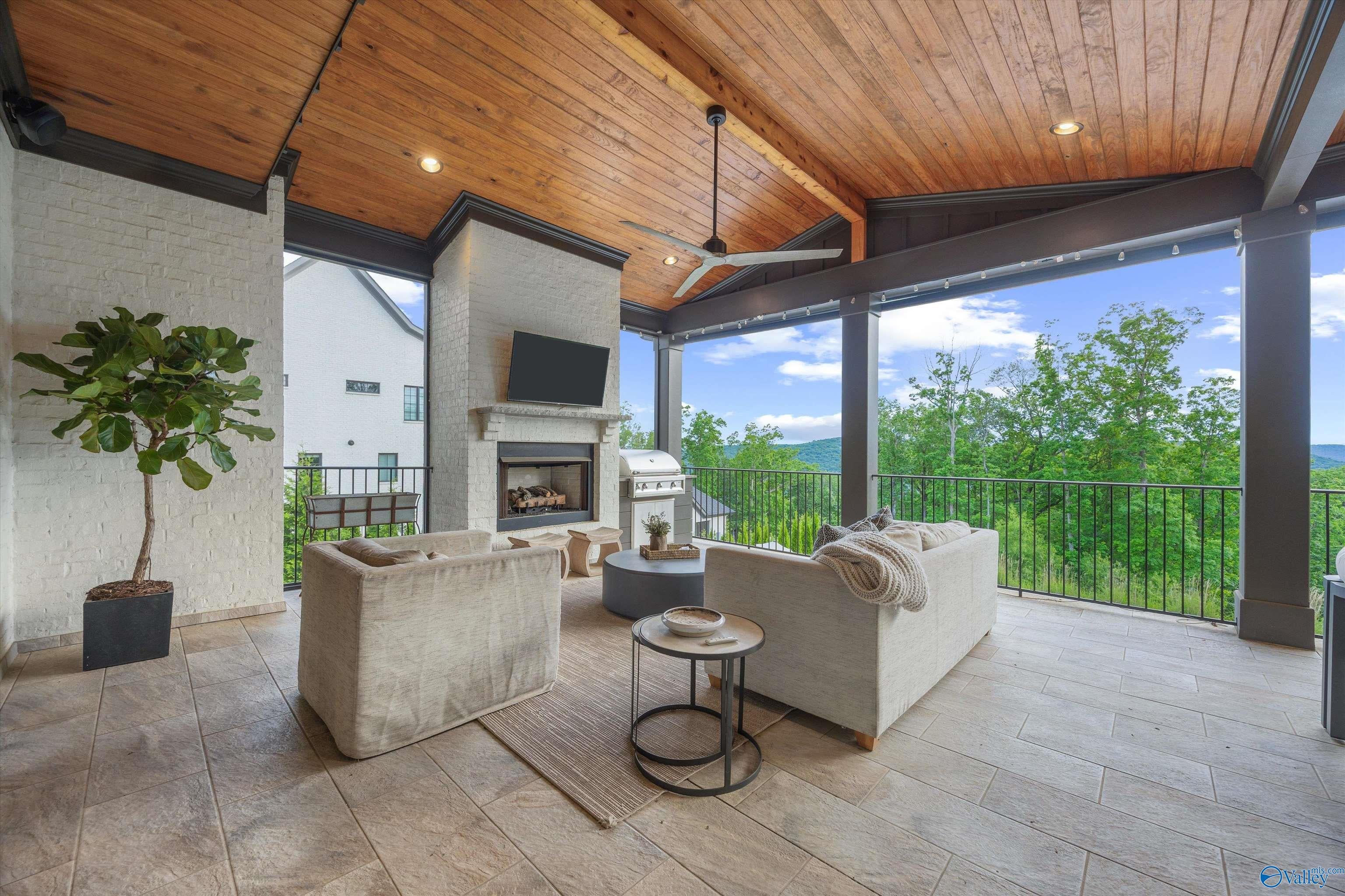 Owens Cross Roads, Alabama, 35763, United States, ,7 BathroomsBathrooms,Residential,Active,1799402