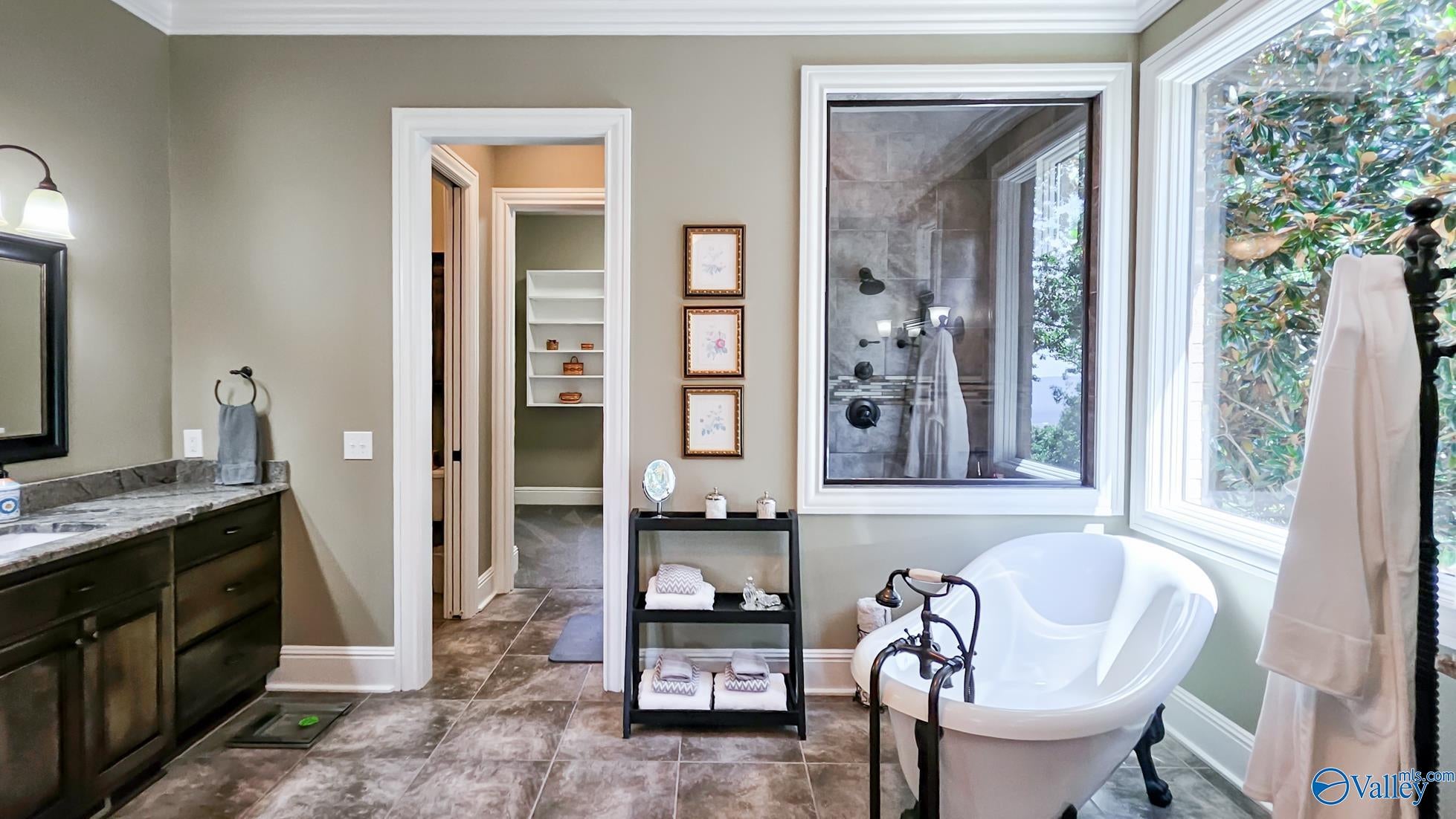 Gurley, Alabama, 35748, United States, 4 Bedrooms Bedrooms, ,6 BathroomsBathrooms,Residential,Active,1922517